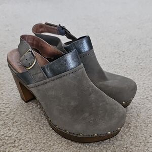 Dansko Green Heeled Leather Women's Clogs Size 38 Euc